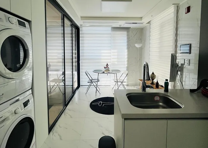 Explore On Foot Iii Market To Palace Iii Heart Of The Iii One- And-a-half-bedroom With Sliding Door アパート ソウル特別市