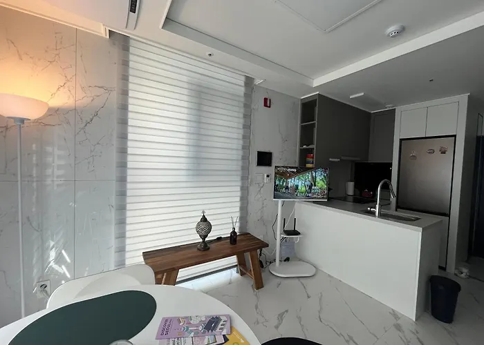 Explore On Foot Iii Market To Palace Iii Heart Of The Iii One- And-a-half-bedroom With Sliding Door アパート