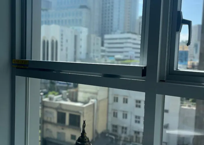 Explore On Foot Iii Market To Palace Iii Heart Of The Iii One- And-a-half-bedroom With Sliding Door *