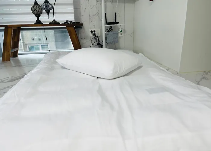 Explore On Foot Iii Market To Palace Iii Heart Of The Iii One- And-a-half-bedroom With Sliding Door ソウル特別市