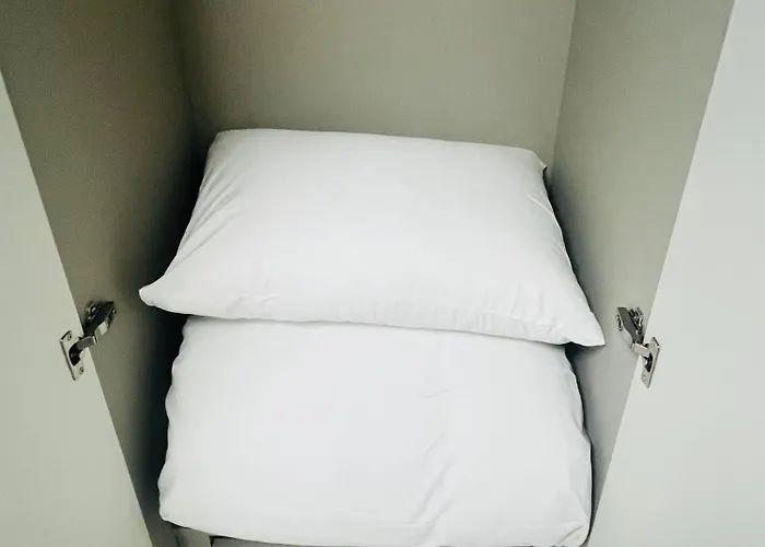 アパート Explore On Foot Iii Market To Palace Iii Heart Of The Iii One- And-a-half-bedroom With Sliding Door
